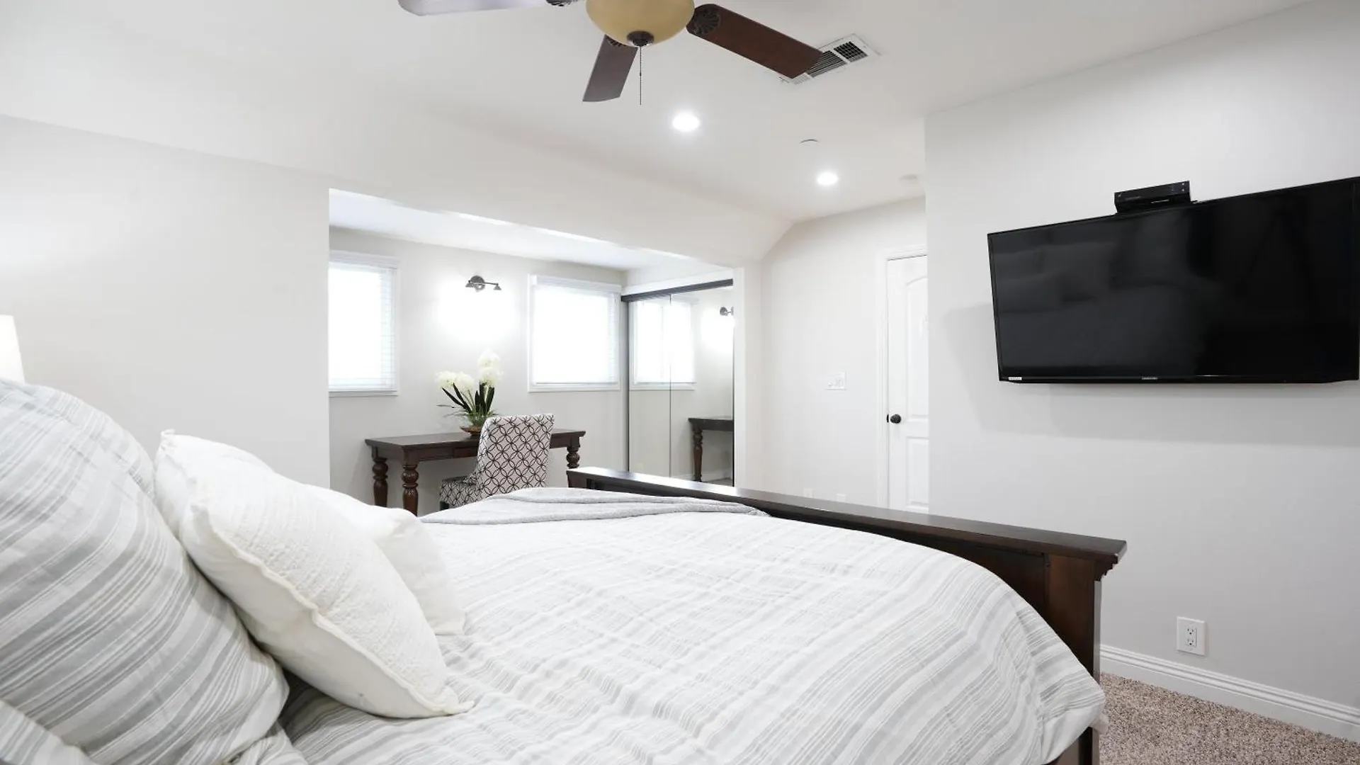 Destination #01 Villa Anaheim